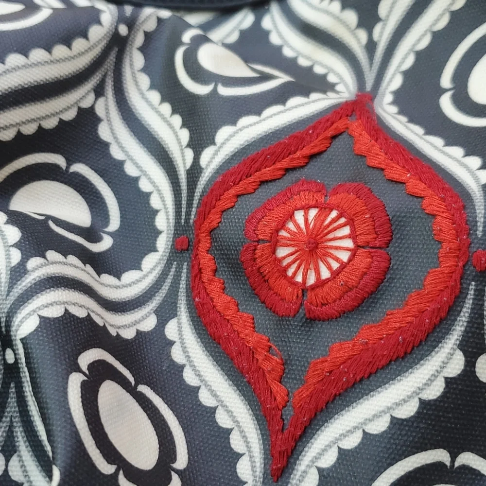 Petunia Pickle Bottom Hobo Hideaway Black‎ & Cream Patterned Diaper Bag Purse